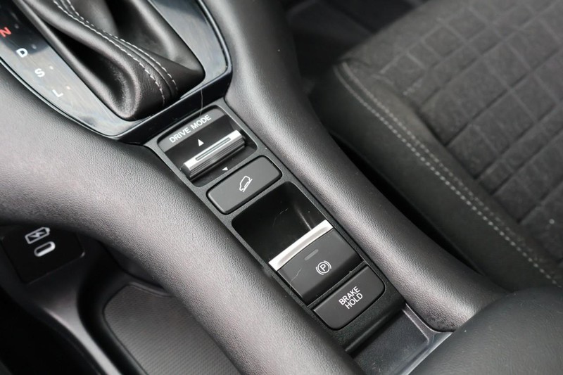 Honda HR-V Vehicle Full-screen Gallery Image 35