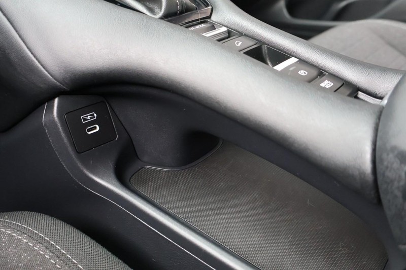 Honda HR-V Vehicle Full-screen Gallery Image 36