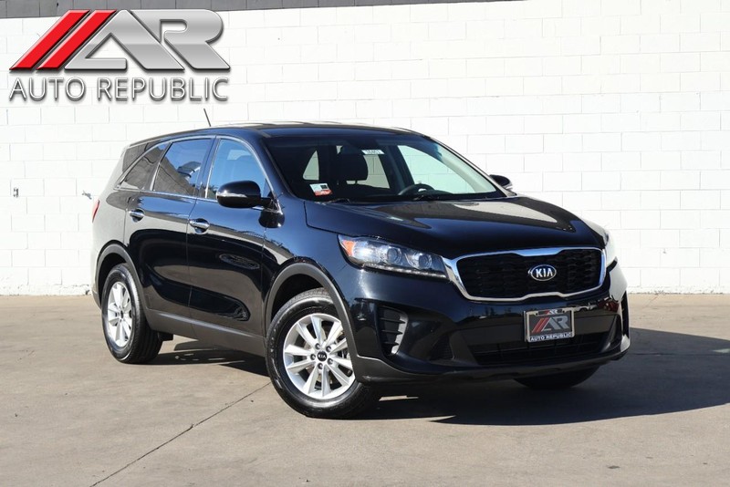 Kia Sorento Vehicle Full-screen Gallery Image 01