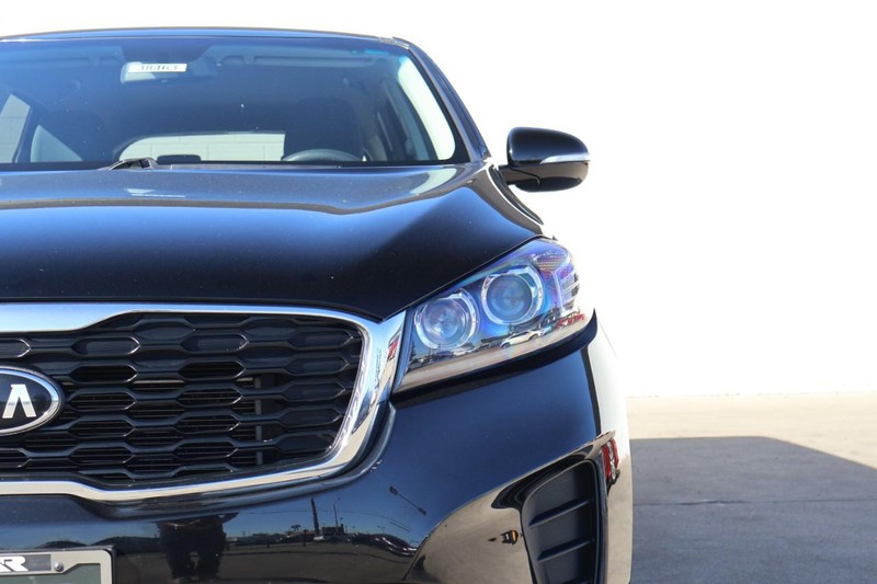 Kia Sorento Vehicle Full-screen Gallery Image 03