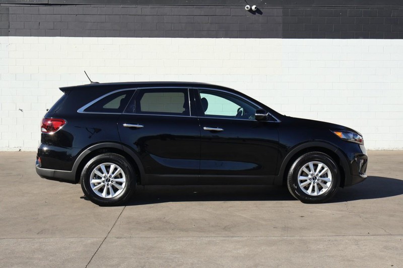 Kia Sorento Vehicle Full-screen Gallery Image 04