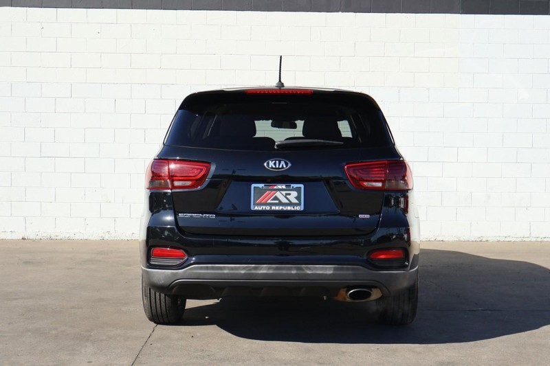 Kia Sorento Vehicle Full-screen Gallery Image 06