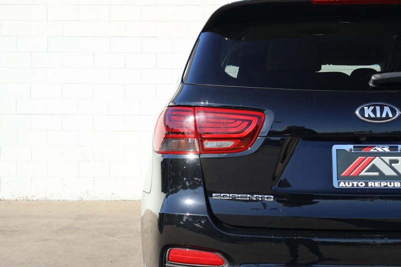 Kia Sorento Vehicle Full-screen Gallery Image 07