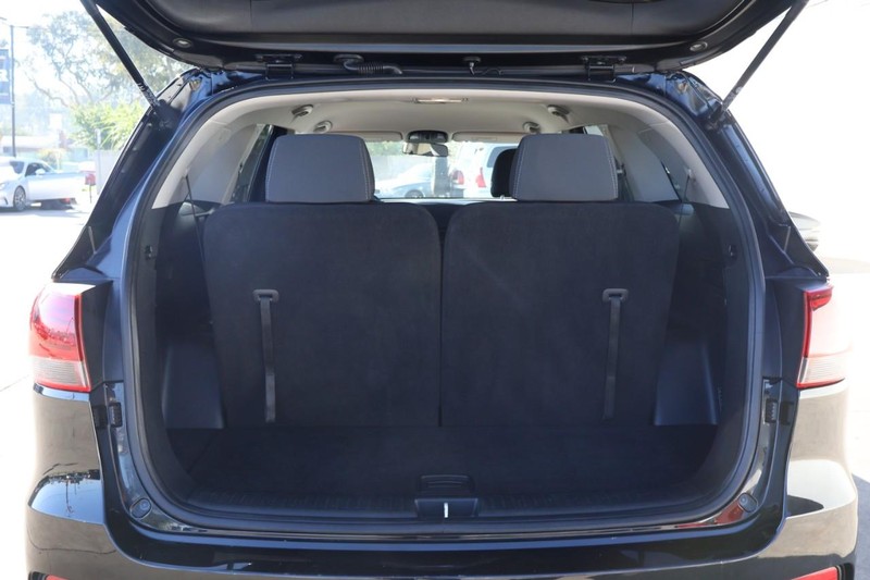 Kia Sorento Vehicle Full-screen Gallery Image 09