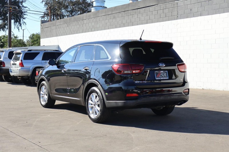 Kia Sorento Vehicle Full-screen Gallery Image 10