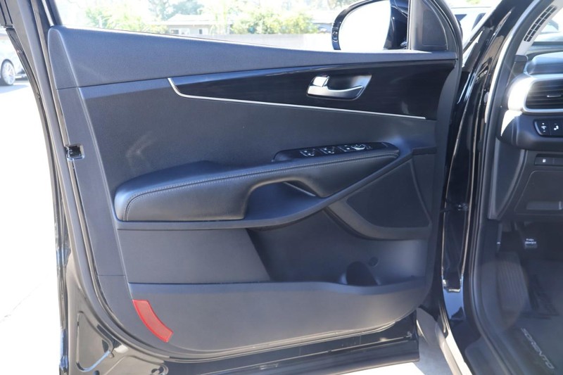 Kia Sorento Vehicle Full-screen Gallery Image 15