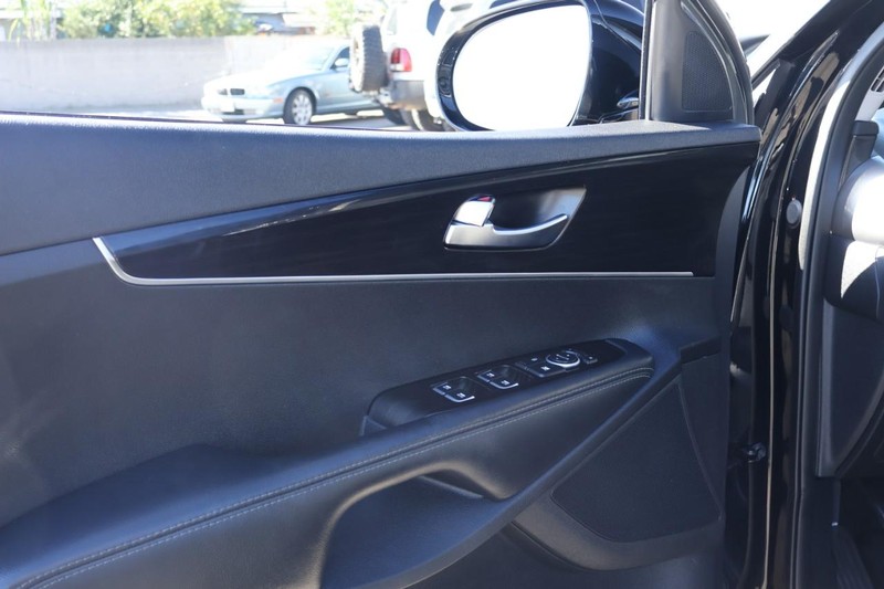 Kia Sorento Vehicle Full-screen Gallery Image 16