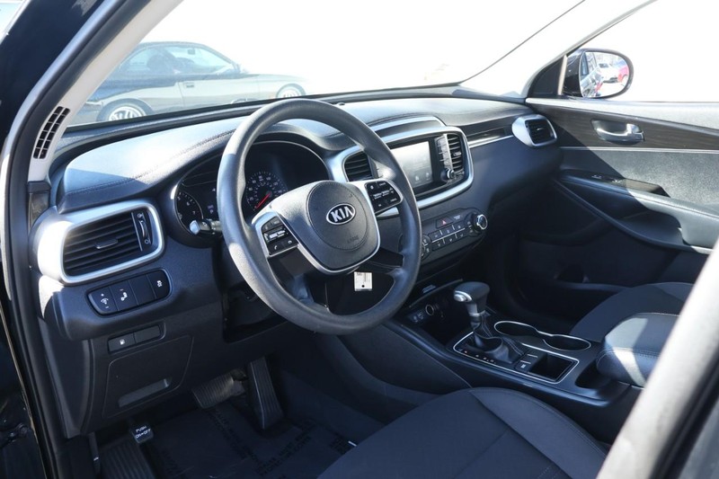 Kia Sorento Vehicle Full-screen Gallery Image 17