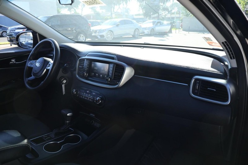 Kia Sorento Vehicle Full-screen Gallery Image 20