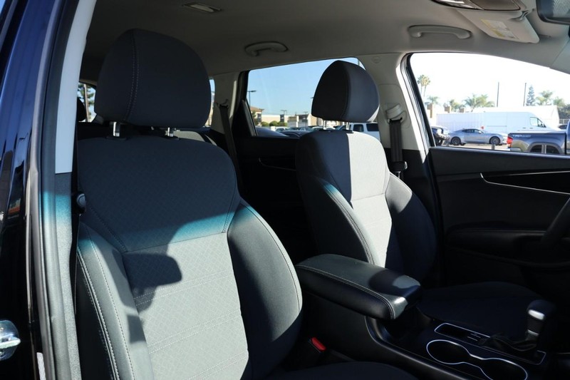 Kia Sorento Vehicle Full-screen Gallery Image 21