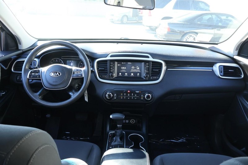 Kia Sorento Vehicle Full-screen Gallery Image 24