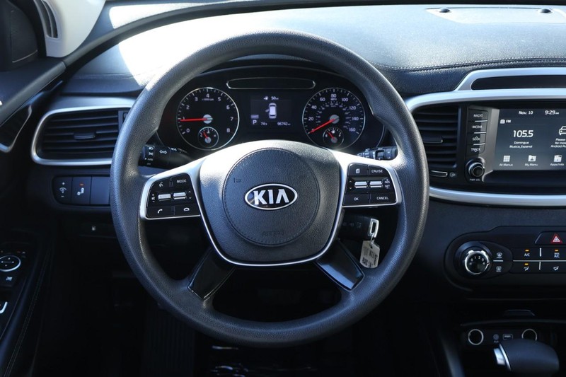 Kia Sorento Vehicle Full-screen Gallery Image 26