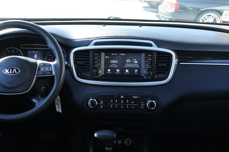 Kia Sorento Vehicle Full-screen Gallery Image 29