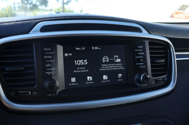 Kia Sorento Vehicle Full-screen Gallery Image 30