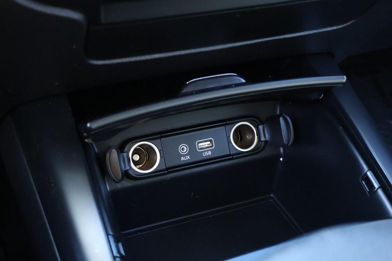 Kia Sorento Vehicle Full-screen Gallery Image 32