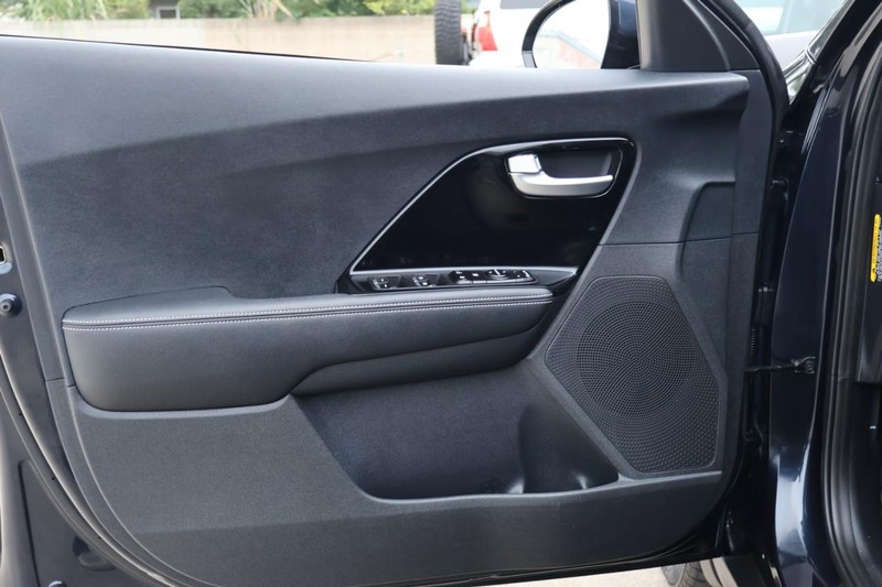 Kia Niro EV Vehicle Full-screen Gallery Image 15