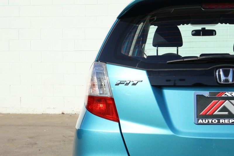 Honda Fit Vehicle Full-screen Gallery Image 07