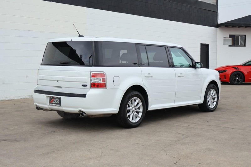 Ford Flex Vehicle Full-screen Gallery Image 05