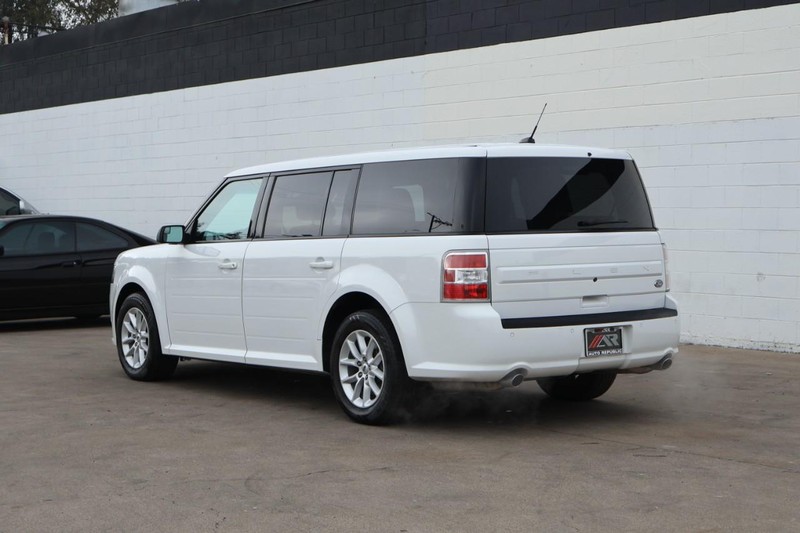 Ford Flex Vehicle Full-screen Gallery Image 10