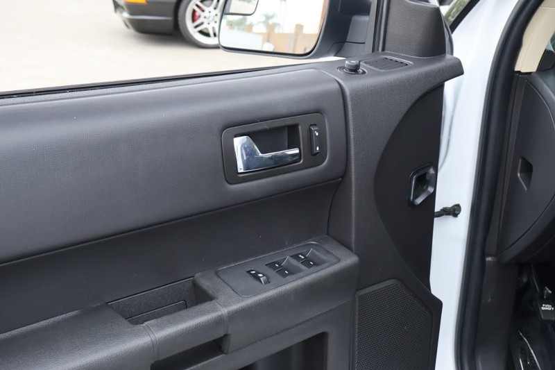 Ford Flex Vehicle Full-screen Gallery Image 16