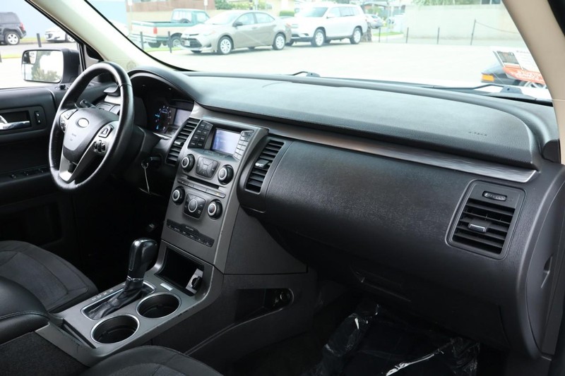 Ford Flex Vehicle Full-screen Gallery Image 21
