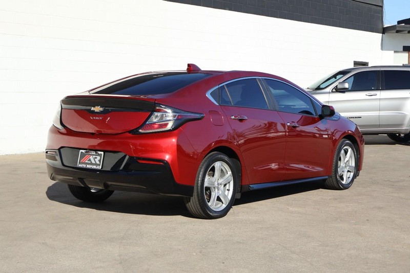 Chevrolet Volt Vehicle Full-screen Gallery Image 05
