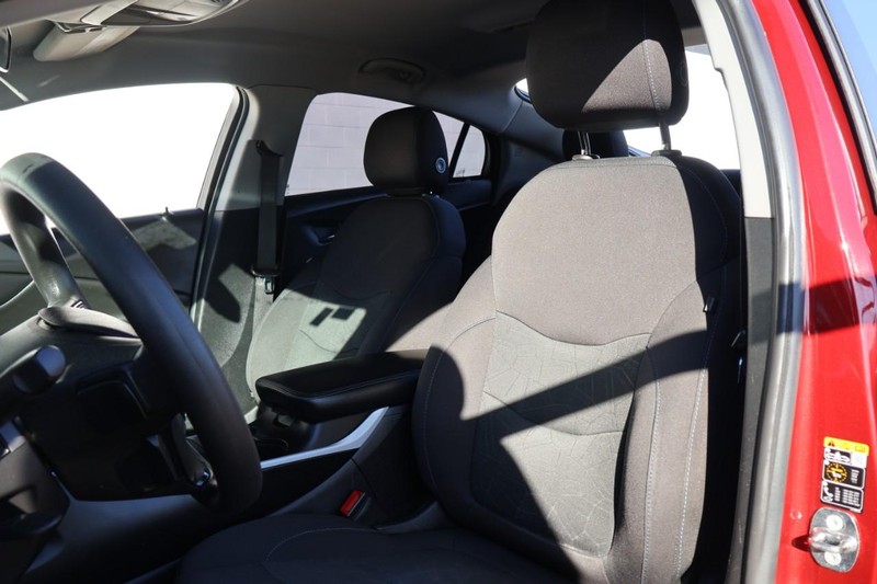 Chevrolet Volt Vehicle Full-screen Gallery Image 19