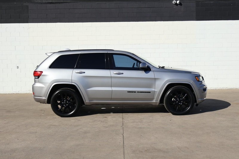 Jeep Grand Cherokee Vehicle Full-screen Gallery Image 04