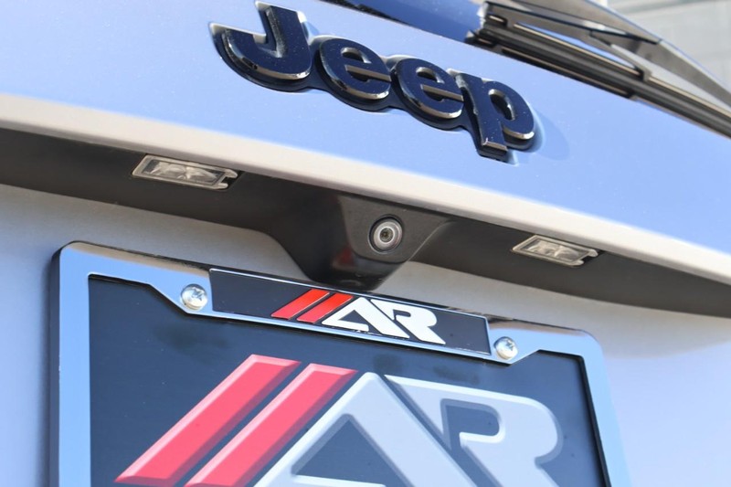 Jeep Grand Cherokee Vehicle Full-screen Gallery Image 08