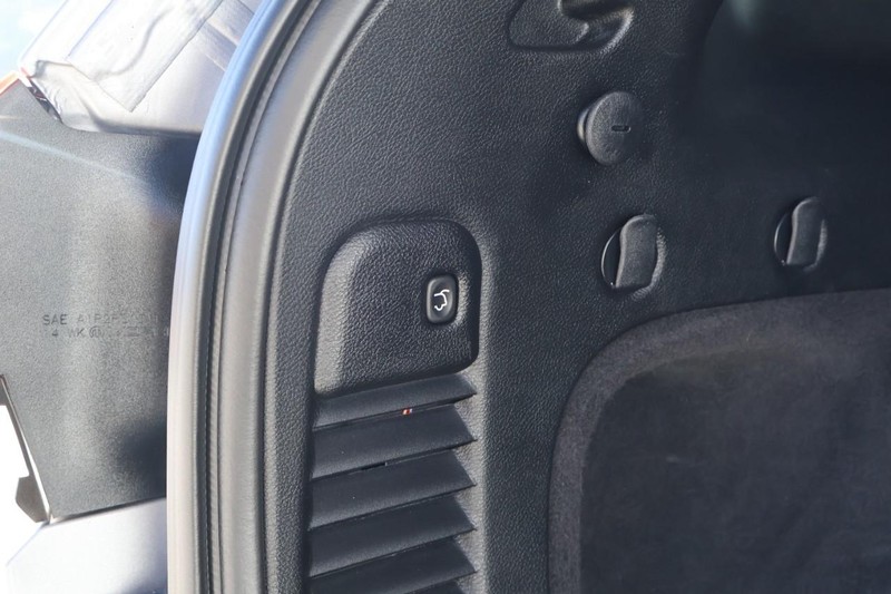 Jeep Grand Cherokee Vehicle Full-screen Gallery Image 10