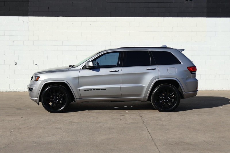 Jeep Grand Cherokee Vehicle Full-screen Gallery Image 12