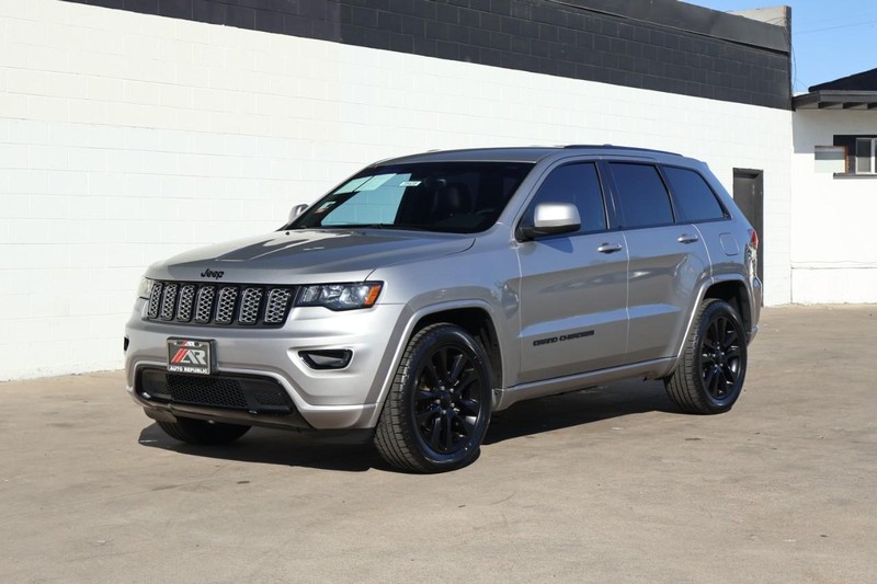 Jeep Grand Cherokee Vehicle Full-screen Gallery Image 13