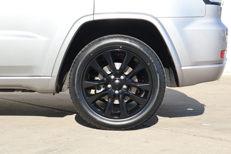 Jeep Grand Cherokee Vehicle Full-screen Gallery Image 15