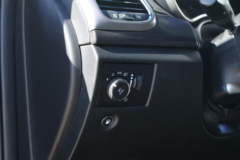 Jeep Grand Cherokee Vehicle Full-screen Gallery Image 19