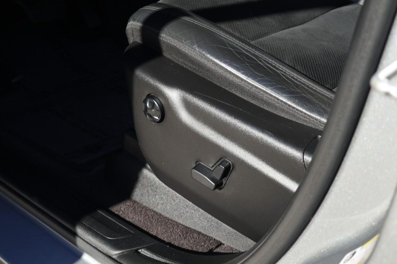 Jeep Grand Cherokee Vehicle Full-screen Gallery Image 20