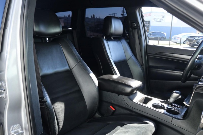 Jeep Grand Cherokee Vehicle Full-screen Gallery Image 24