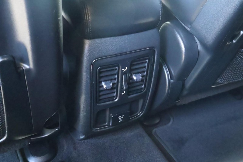 Jeep Grand Cherokee Vehicle Full-screen Gallery Image 26