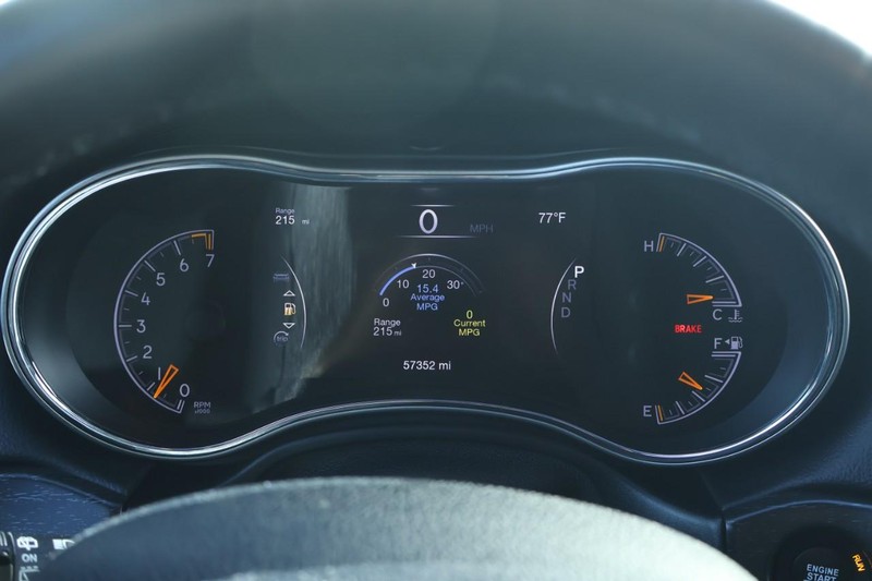 Jeep Grand Cherokee Vehicle Full-screen Gallery Image 28