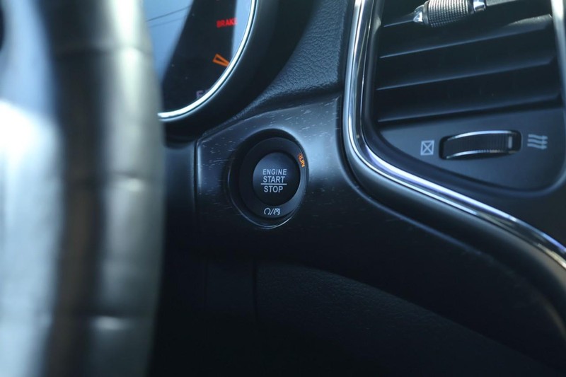 Jeep Grand Cherokee Vehicle Full-screen Gallery Image 32