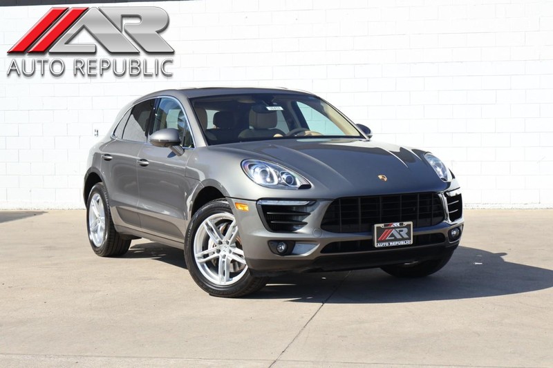 Porsche Macan Vehicle Full-screen Gallery Image 01