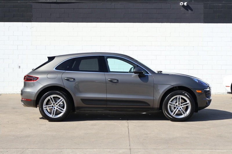 Porsche Macan Vehicle Full-screen Gallery Image 04