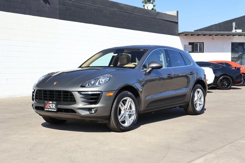 Porsche Macan Vehicle Full-screen Gallery Image 12