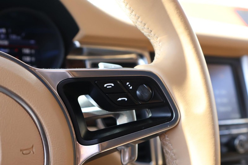 Porsche Macan Vehicle Full-screen Gallery Image 33