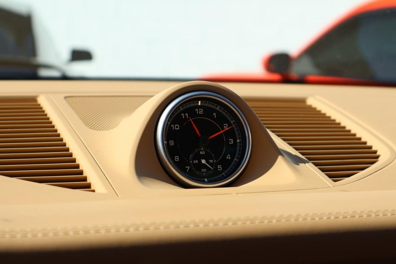 Porsche Macan Vehicle Full-screen Gallery Image 35