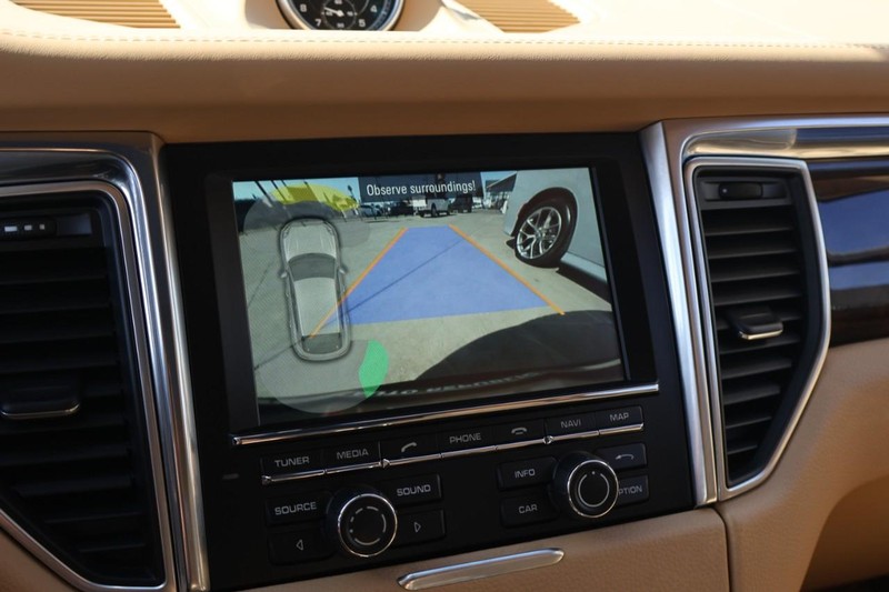 Porsche Macan Vehicle Full-screen Gallery Image 37