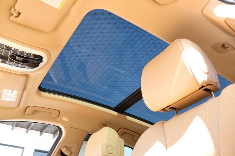 Porsche Macan Vehicle Full-screen Gallery Image 44