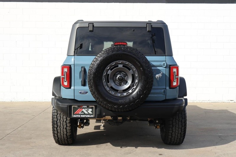 Ford Bronco Vehicle Full-screen Gallery Image 06