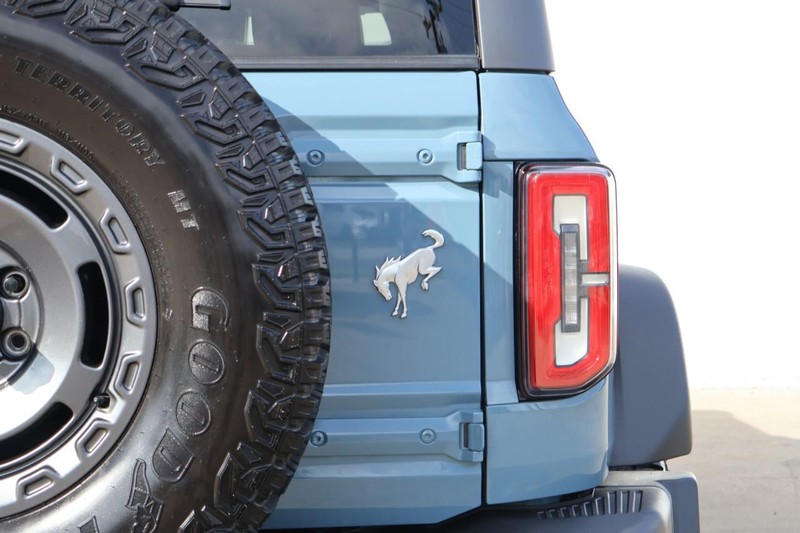 Ford Bronco Vehicle Full-screen Gallery Image 07