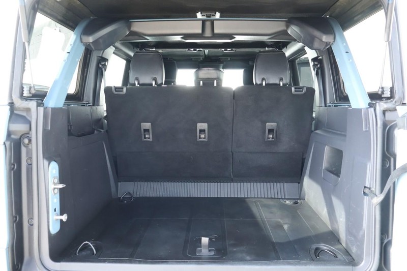 Ford Bronco Vehicle Full-screen Gallery Image 08