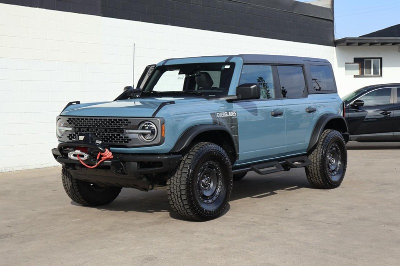 Ford Bronco Vehicle Full-screen Gallery Image 12